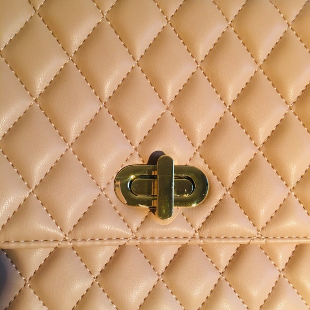 Quilted Chain Bag - Picture 4 of 8